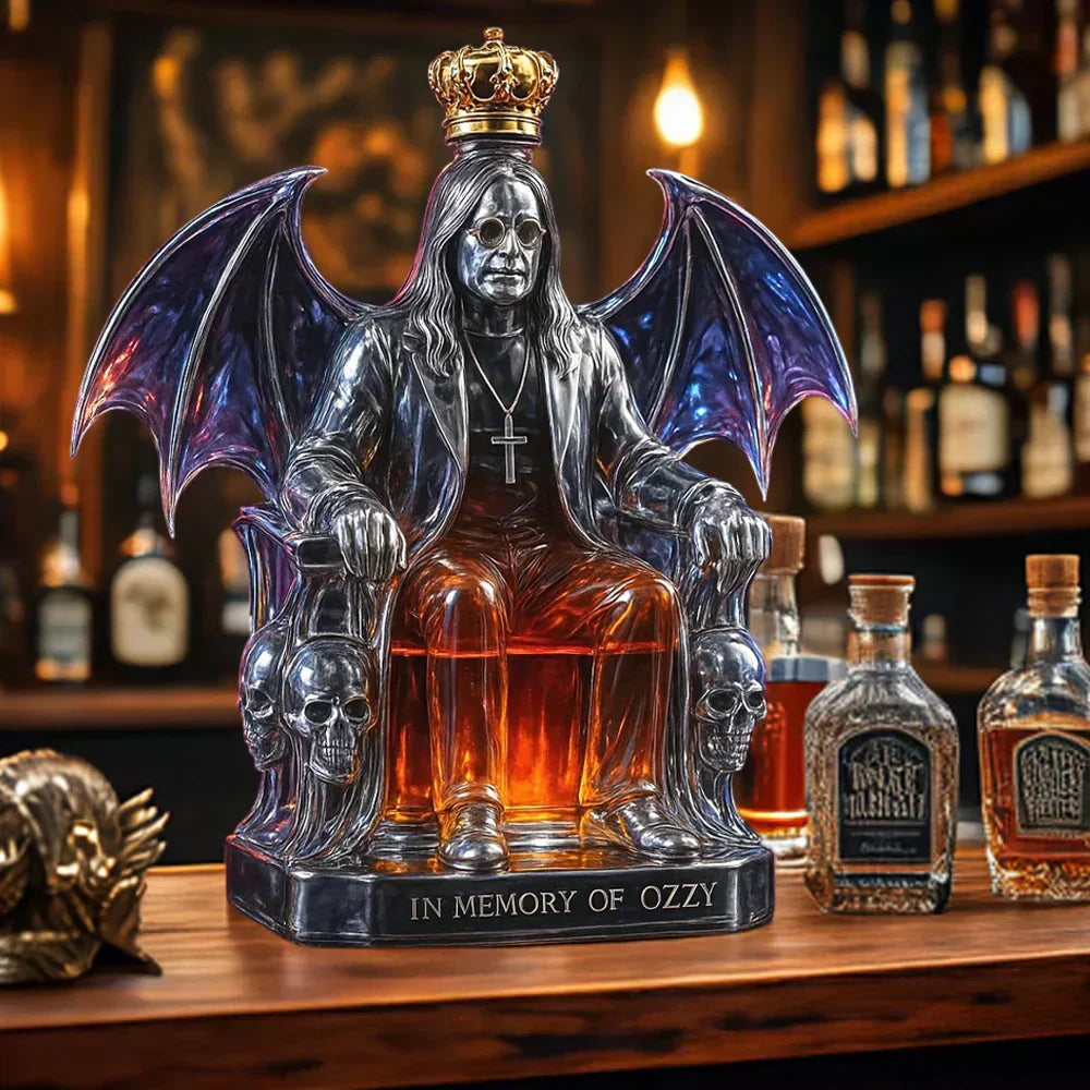 Mia Ottawa - Legacy Tribute Whisky Flask