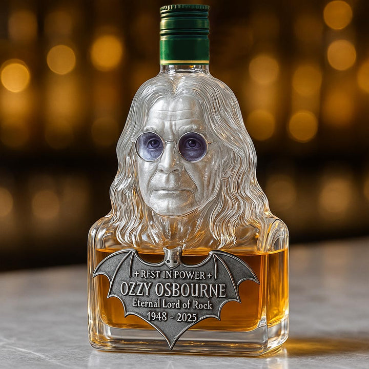 Mia Ottawa - Legendary Rockstar Whisky Flask